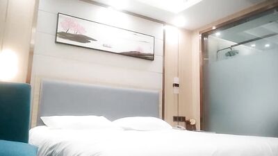 嫖王威哥酒店双飞姐妹花干了一多小时才射