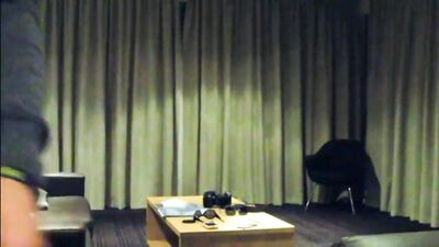 深圳某小区干洗店性感美女老板娘和经常光顾生意的中年男酒店偷偷开房,真风骚出门连内裤都不穿,边肏边扒衣服!