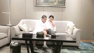 骚男酒店约操妹子啪啪,摸逼口交穿上连体网袜后入抽插猛操