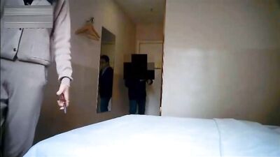 师范院校水嫩漂亮的大学美女偷偷兼职援交酒店和猥琐中年男啪啪,老牛吃嫩草干完一次让舔干净后又拉过来操!