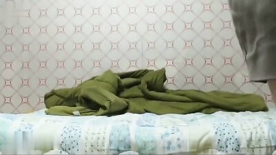 热恋中的小情侣衣服没脱就开干，后入狂顶