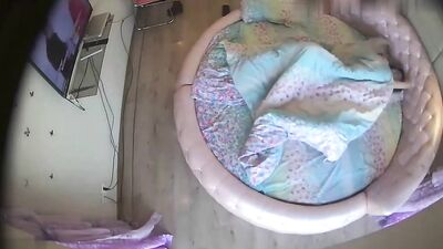 情趣酒店大圆床房偷拍情侣互舔 毒龙 美女口活真棒