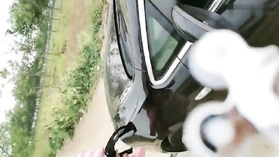 母子户外车震乱伦：孝子狂操风骚母亲
