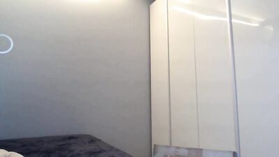 韩国女神漏出粉嫩奶头裸舞诱惑