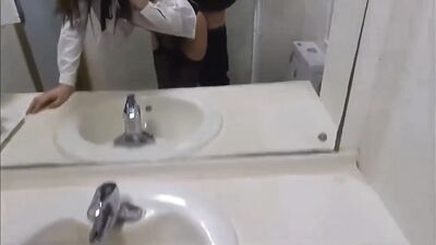 带着高颜值大长腿炮友在酒店啪啪公司经理打电话来顾不上电话了继续抽插后入