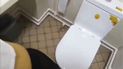 带着高颜值大长腿炮友在酒店啪啪公司经理打电话来顾不上电话了继续抽插后入